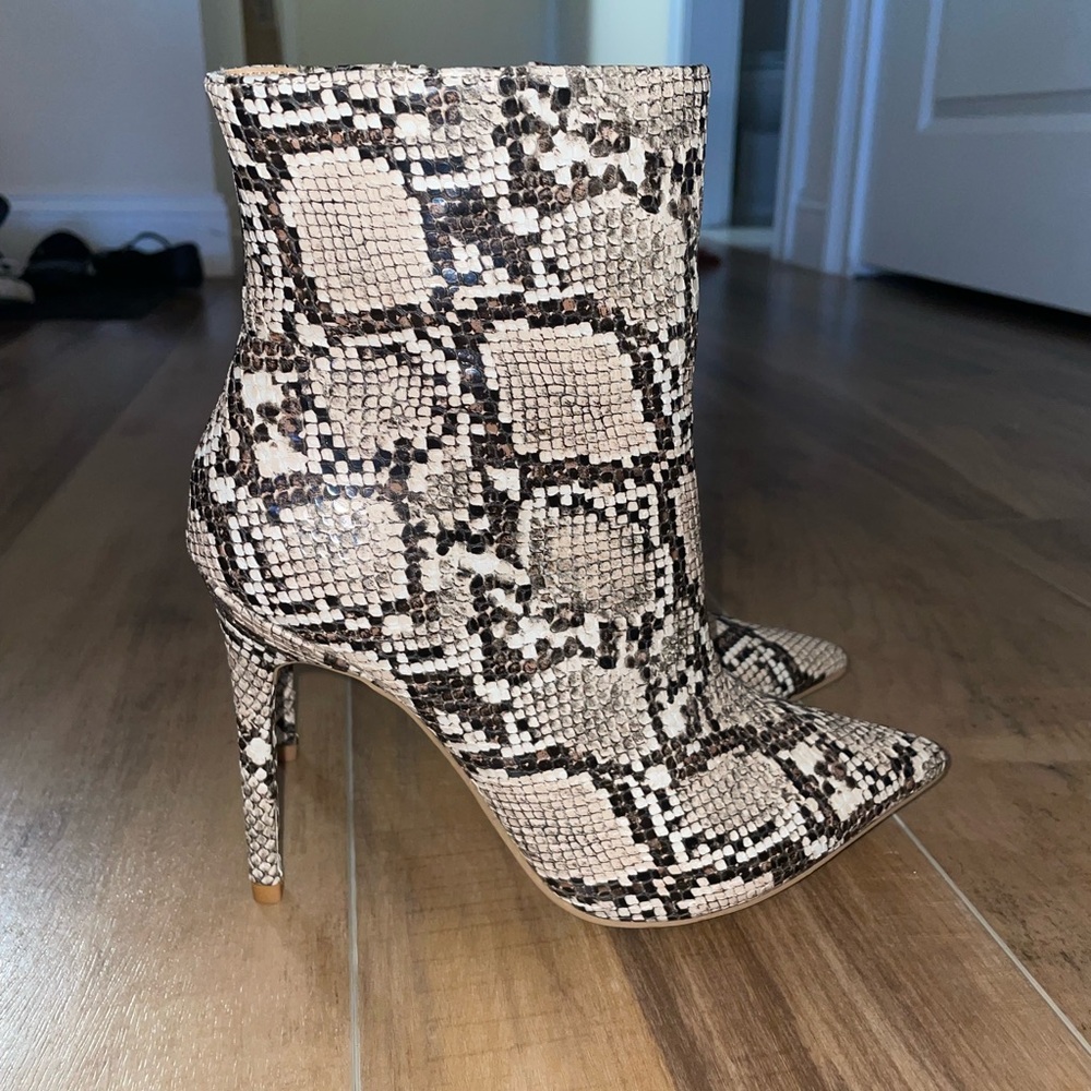 Express Snakeskin Stiletto Ankle Booties Size 7
